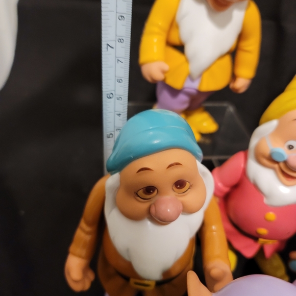 Vintage DISNEY Snow White 7 Dwarfs Rubber Figure 5"- 7" Posable Sleepy Dopey Doc - Picture 9 of 16